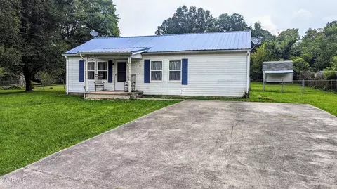 713 Sycamore Ln, Oliver Springs, TN 37840