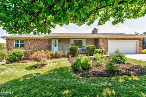 303 Dogwood Ln, Jacksboro, TN 37757