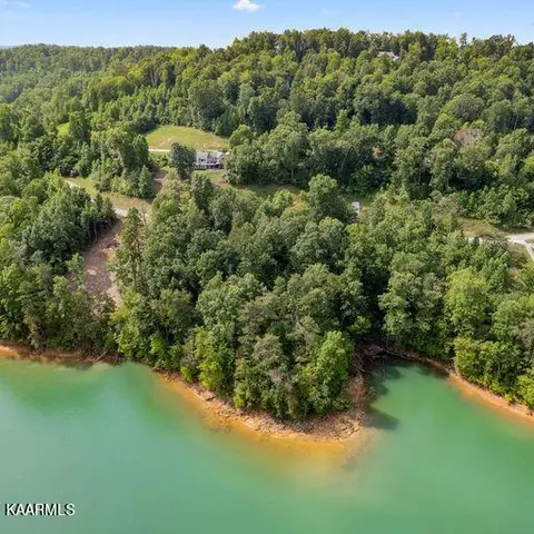 195 Waterside Ln, La Follette, TN 37766