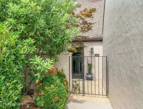 1264 Calais Ct, Knoxville, TN 37919