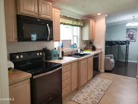 98 Beans Fork Rd, Middlesboro, KY 40965 photo 18