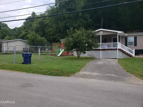 98 Beans Fork Rd, Middlesboro, KY 40965 photo 2