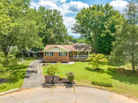 210 Bobwhite Cir, Maryville, TN 37803