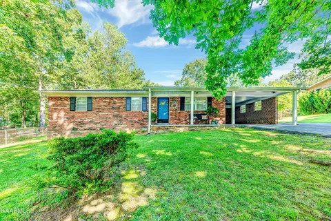 3000 Forest Heights Cir, Lenoir City, TN 37772