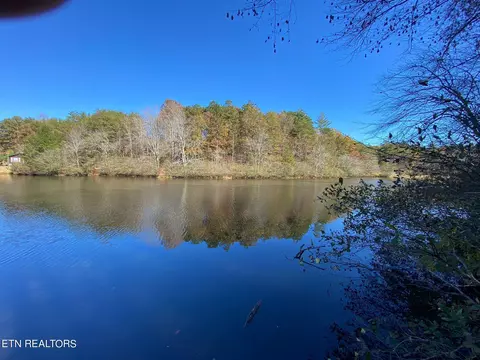 1860 Yellow Nugget Rd, Tellico Plains, TN 37385