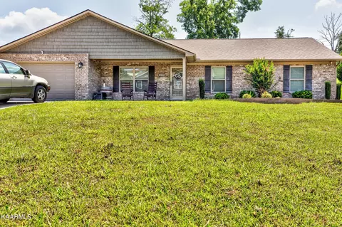 157 Zoe Cir, Jacksboro, TN 37757
