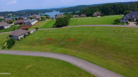 255 Hummingbird Dr, Vonore, TN 37885