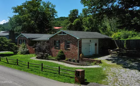 246 Old Blacksferry Ln, Clinton, TN 37716