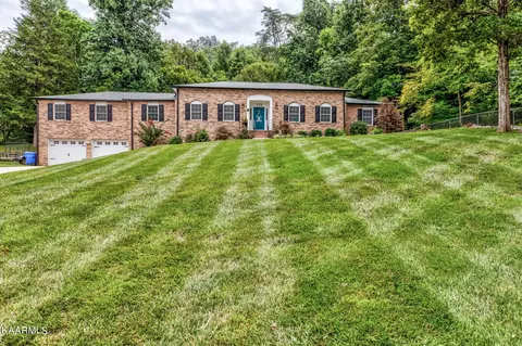 122 Chestnut Hill Rd, Oak Ridge, TN 37830