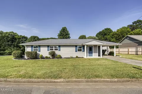 13 Webb St, Athens, TN 37303