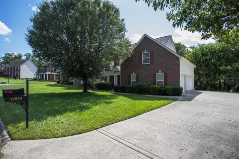 12513 Coral Reef Cir, Knoxville, TN 37922