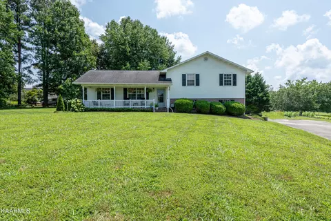 3802 Mountainside Ct, Maryville, TN 37804