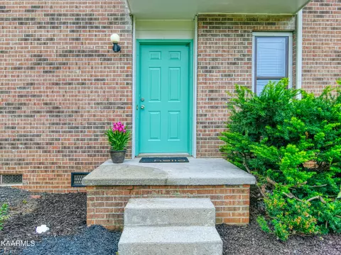 621 Idlewood Ln #B, Knoxville, TN 37923
