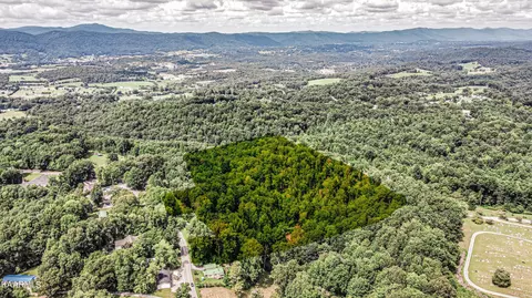 Pinecrest Rd, Jacksboro, TN 37757