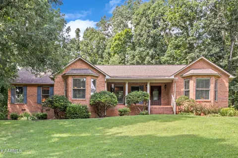 510 Anglewood Dr, Lenoir City, TN 37772