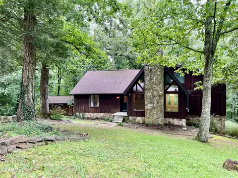 102 Lake Crest Ln, Oak Ridge, TN 37830