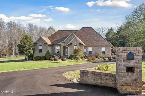 284 Landmark Cir, Sparta, TN 38583