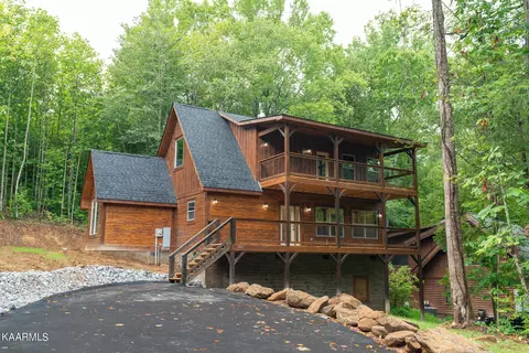 4446 E Scenic Dr, Gatlinburg, TN 37738