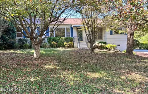 1113 Glenoaks Dr, Knoxville, TN 37918