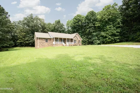 2142 Cusick Cir, Lenoir City, TN 37772