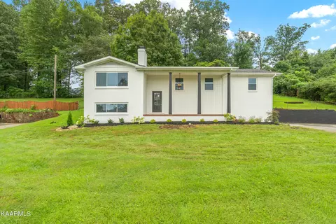 6529 Kanuga Dr, Knoxville, TN 37912
