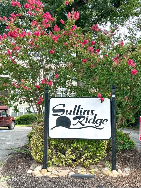 2749 Sullins St #111, Knoxville, TN 37919