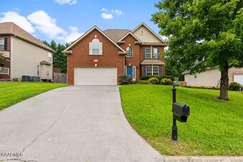 1838 Autumn Bluff Rd, Knoxville, TN 37932