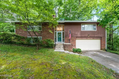 108 Middlebury Rd, Oak Ridge, TN 37830