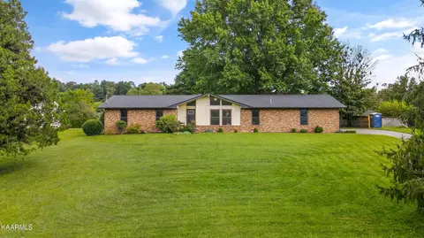 1832 River Shores Dr, Knoxville, TN 37914