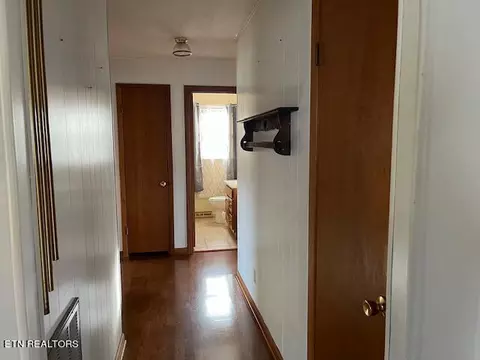 Entry Way - 465 Dr Thomas Walker Rd, Ewing, VA 24248 photo 2 of 4