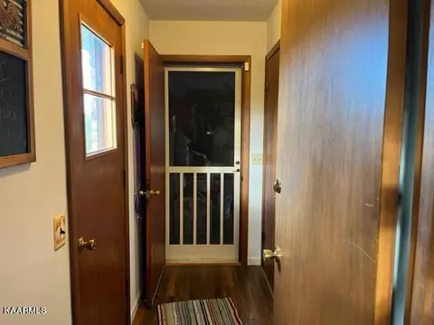 Entry Way - 465 Dr Thomas Walker Rd, Ewing, VA 24248 photo 3 of 4