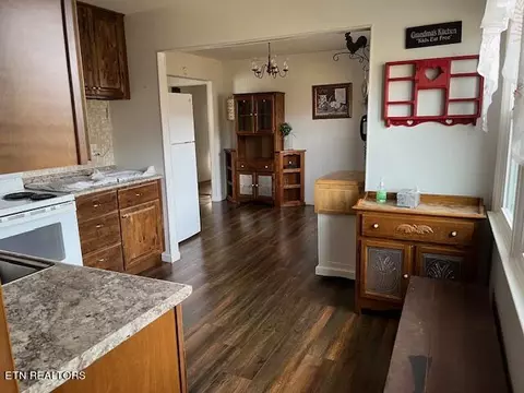 Kitchen - 465 Dr Thomas Walker Rd, Ewing, VA 24248 photo 3 of 5