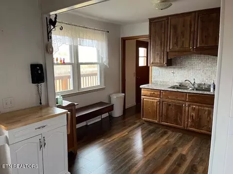 Kitchen - 465 Dr Thomas Walker Rd, Ewing, VA 24248 photo 2 of 5