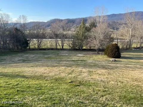 Exterior - 465 Dr Thomas Walker Rd, Ewing, VA 24248 photo 4 of 9