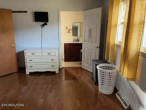 Bedroom - 465 Dr Thomas Walker Rd, Ewing, VA 24248 photo 2 of 3