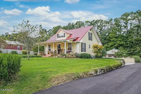 421 S S Young St, Sparta, TN 38583