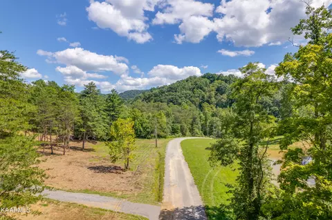 9165 Copper Valley Rd, Knoxville, TN 37938