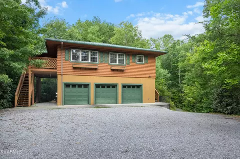 3853 Warden Branch Ln, Gatlinburg, TN 37738