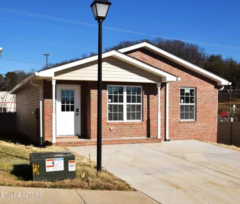 1033 Park Blvd Cir, Rogersville, TN 37857