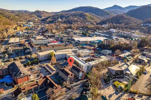685 River Rd #106, Gatlinburg, TN 37738