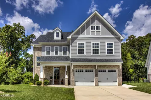 637 Karch Dr, Maryville, TN 37803