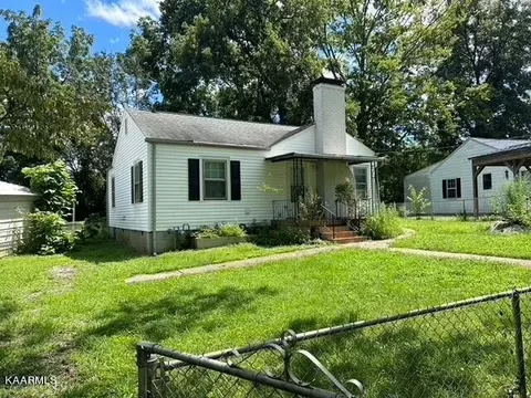2617 Orton Dr, Maryville, TN 37804