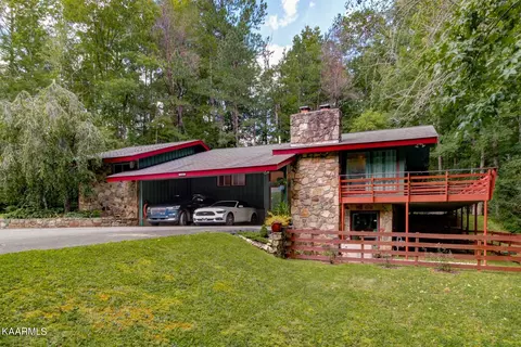219 Huskey Pl, Gatlinburg, TN 37738