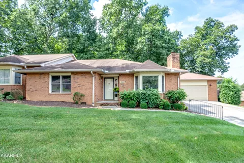 3528 Brookfield Xing, Knoxville, TN 37921