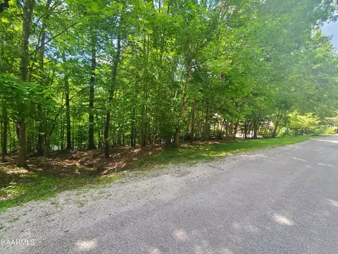 132 Chatham Ln, Crossville, TN 38558