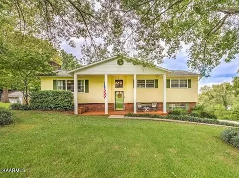 711 Greenwich Dr, Maryville, TN 37803