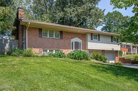 5718 Woodleaf Dr, Knoxville, TN 37912