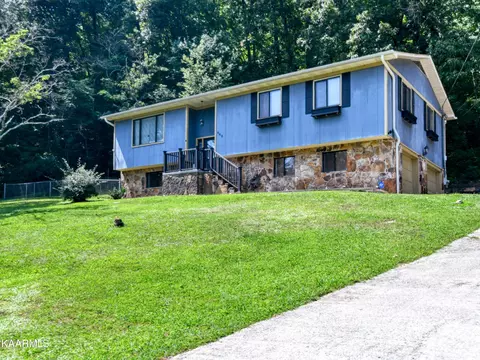 660 Hen Valley Rd, Oliver Springs, TN 37840
