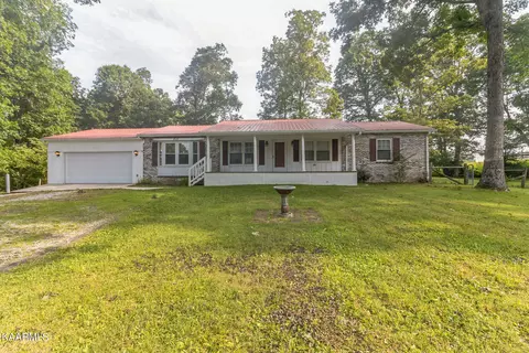 215 Norman Dr, Crossville, TN 38571