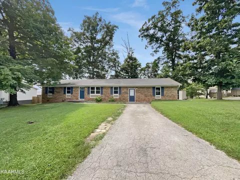 913 Rennboro Rd, Knoxville, TN 37923